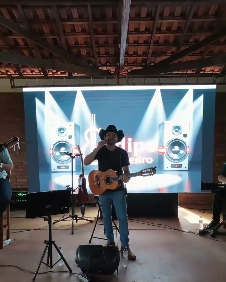Estrutura com som e telão de LED